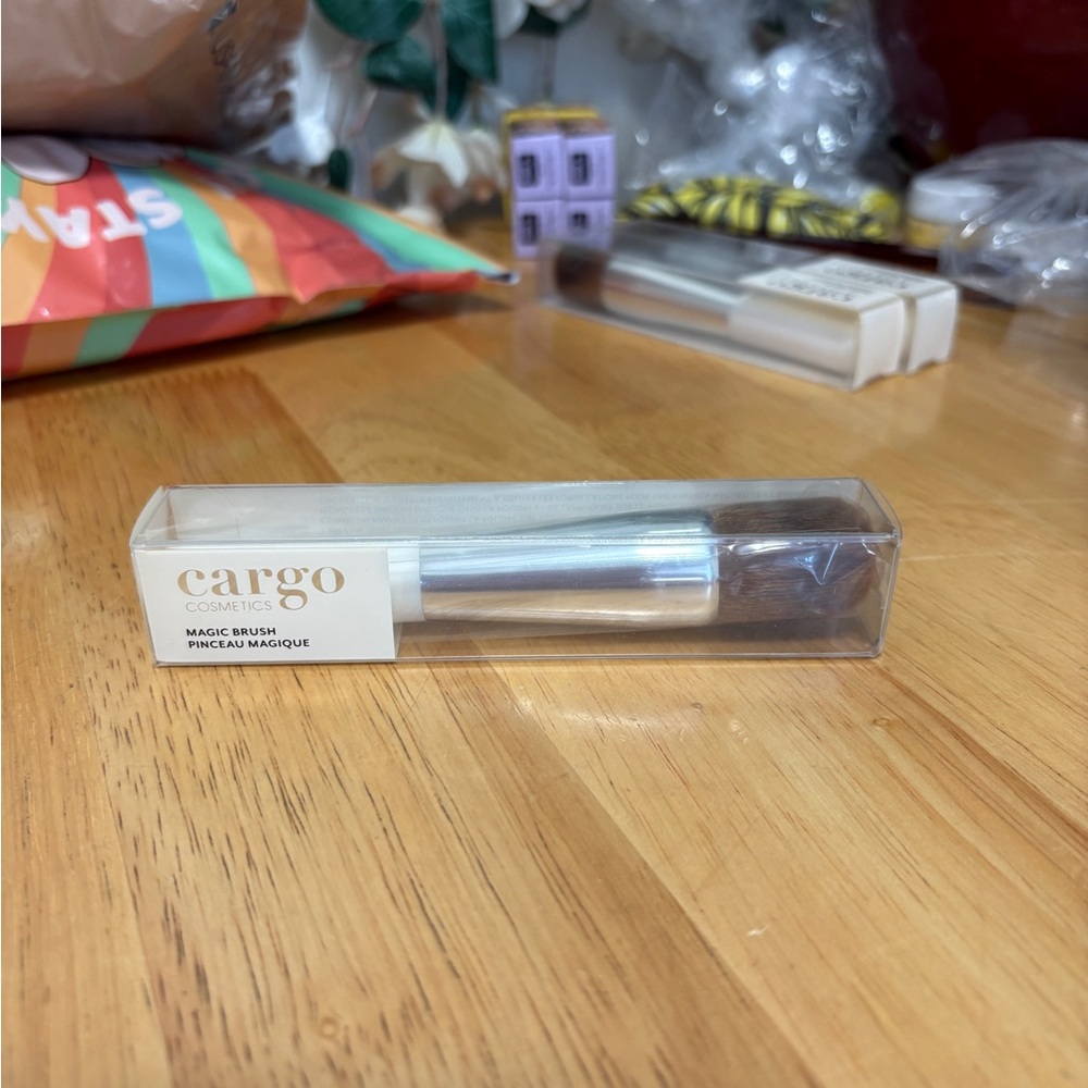 Cargo Cosmetics Magic Brush, All in One for Liquid & Powder formulas, BNIB, NEW